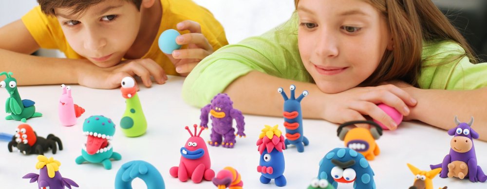 Noutate: spuma specială de modelat Hey Clay